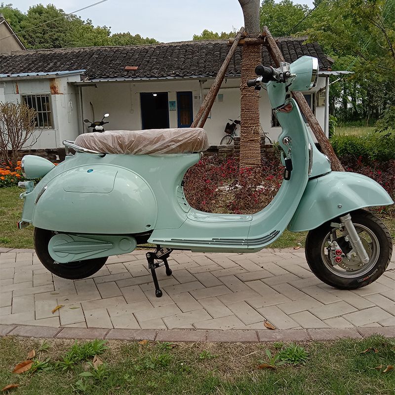 EEC Cerificate Vespa Model with 2000W Motor Speed Arrive 45km/H Electric Motorcycle