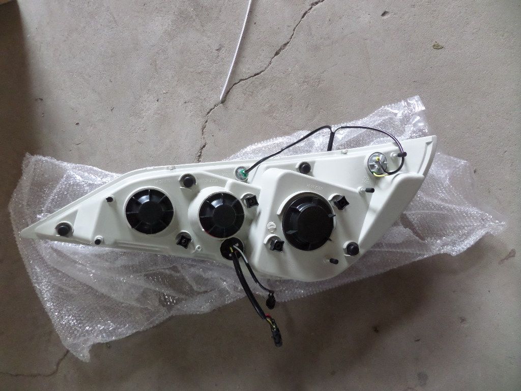 Bus Body Spare Parts Accessory Head Lamp Front Light 770*390*240 for Yu Tong 6127 H9 Hc-B-1472