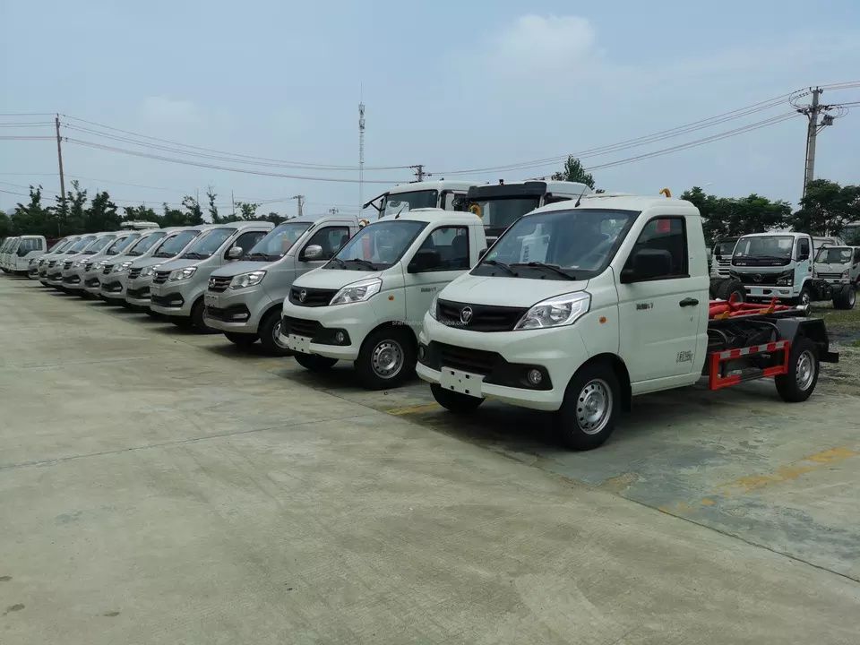 China Factory Hook Arm Roll-off Dumpster Garbage Vehicle Foton Garbage Truck for Sale