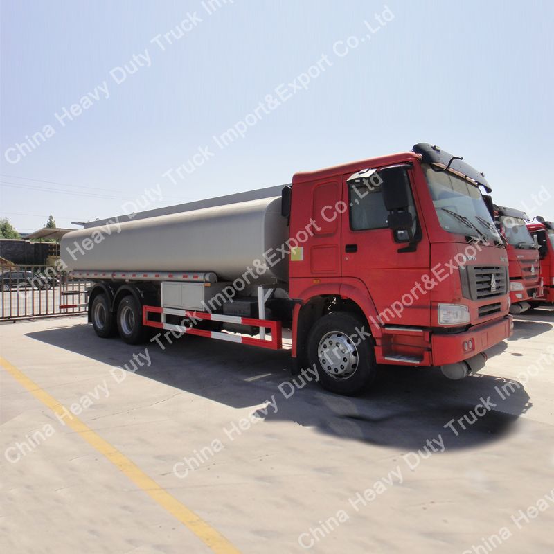 Top Quality HOWO Oil Tank Truck of 6*4 25m3/Fuel Tanker