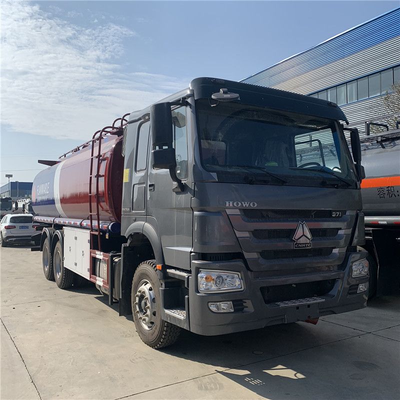 Good Quality Sinotruk HOWO Heavy 6X6 6X4 Fuel Tanker Truck 20cbm 25cbm for Sale