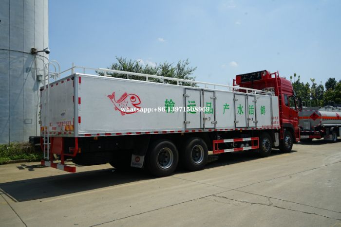 China Dongfeng 25tons 8*4 Live Fish Transport Vehicles Survival Rate up to 99%! Seafood Transport Cart Refrigerated Van Truck