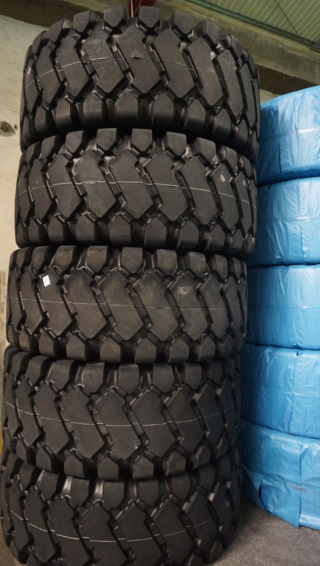 Made in China Tire Factory off Road Tyres for Loader 16/70-20 20.5/70-16