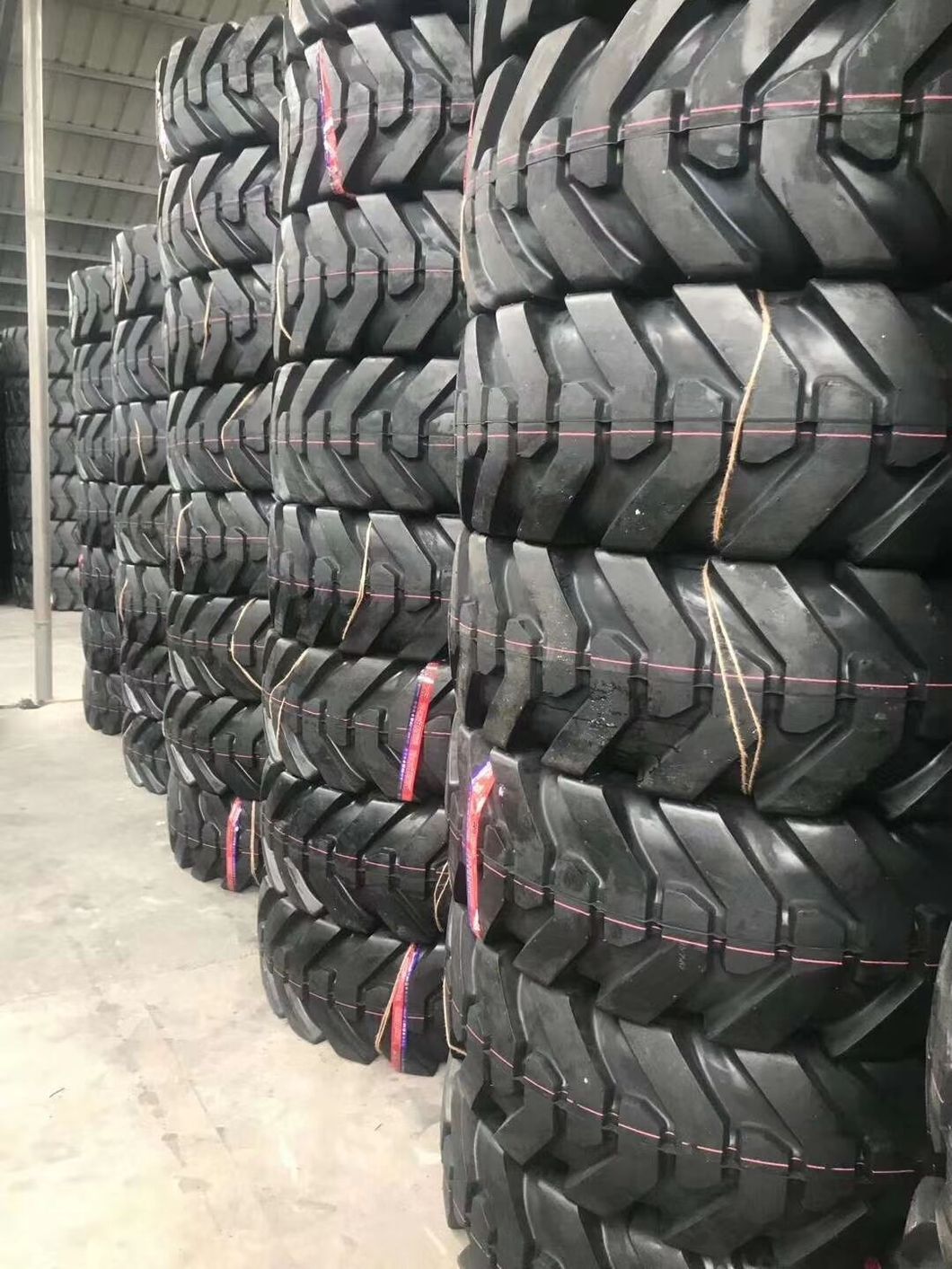 High Quality Skid Steer Tyre with 16.9-28 12pr Tl