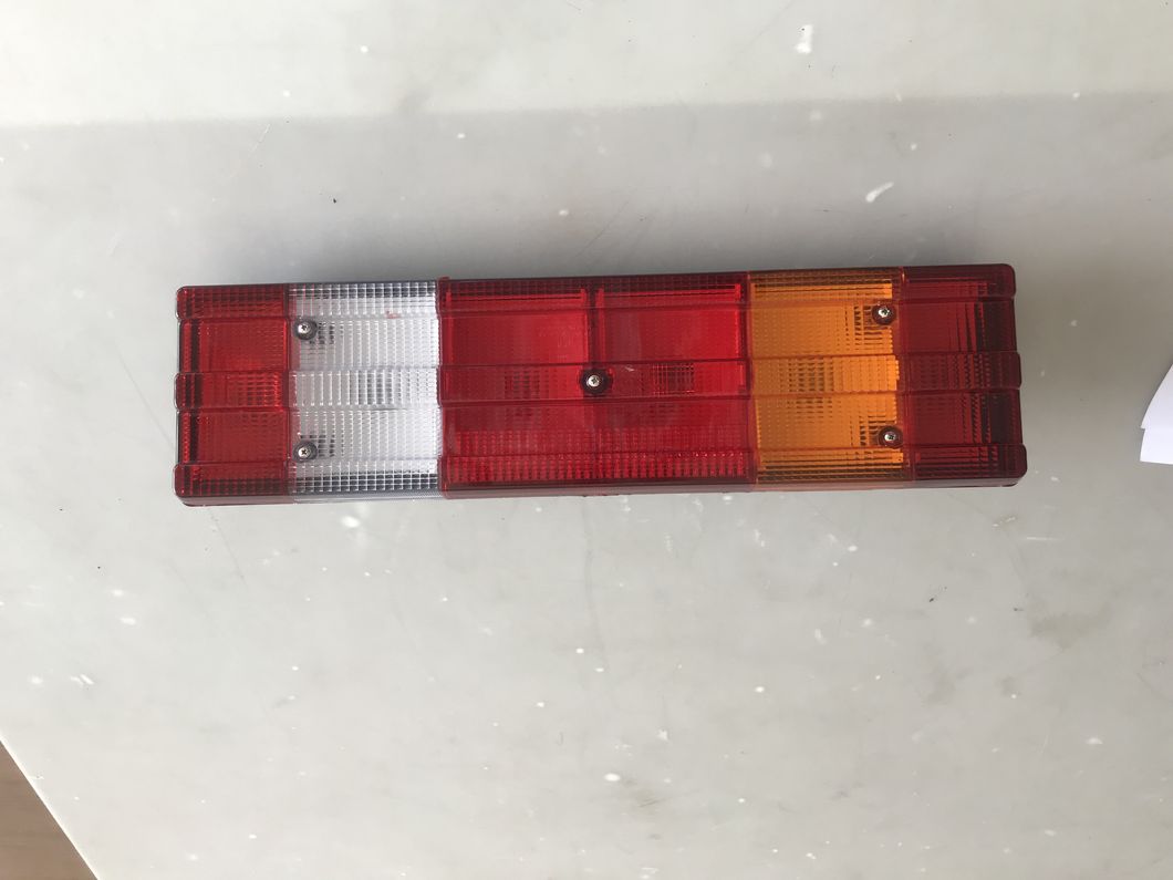 for Mercedes Benz Actros MP2/MP3 Truck Spare Body Parts Tail Lamp Socket 0015406270/0015406370 Hc-T-1004