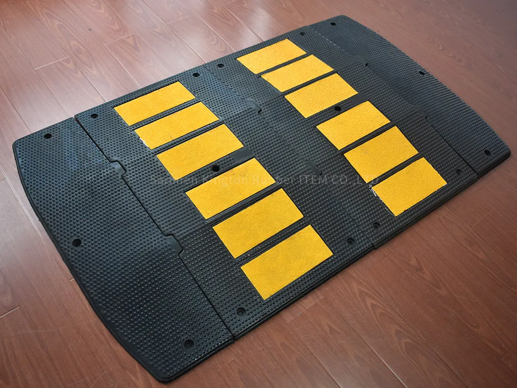 900mm Width Rubber Speed Hump with 6 Reflective Sheets