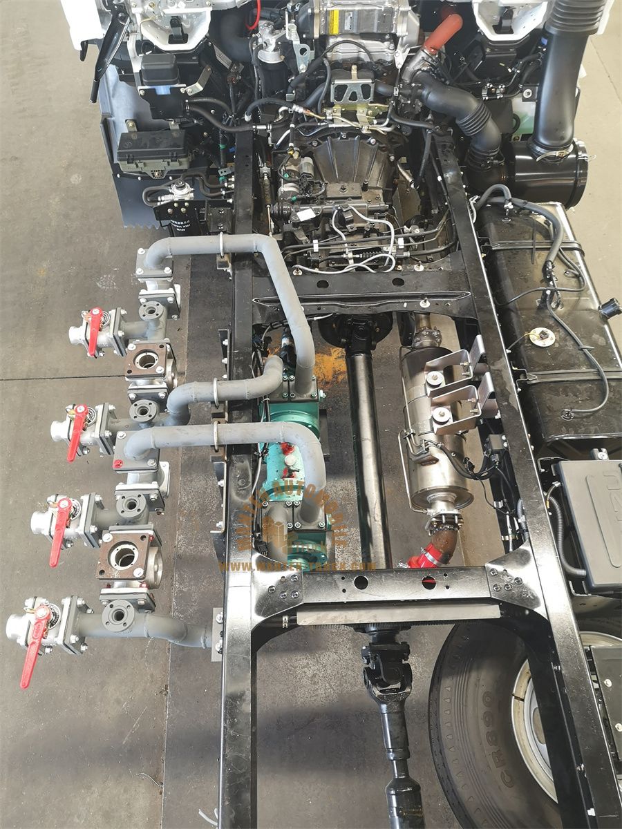 Customerized Isuzu Nkr 6000liters Fuel Bowser Truck with 2 Compartments