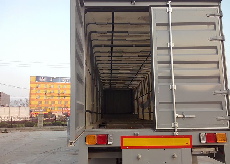 3 Axles 50 Tons Van Trailer Semi Trailer Box Cargo Goods
