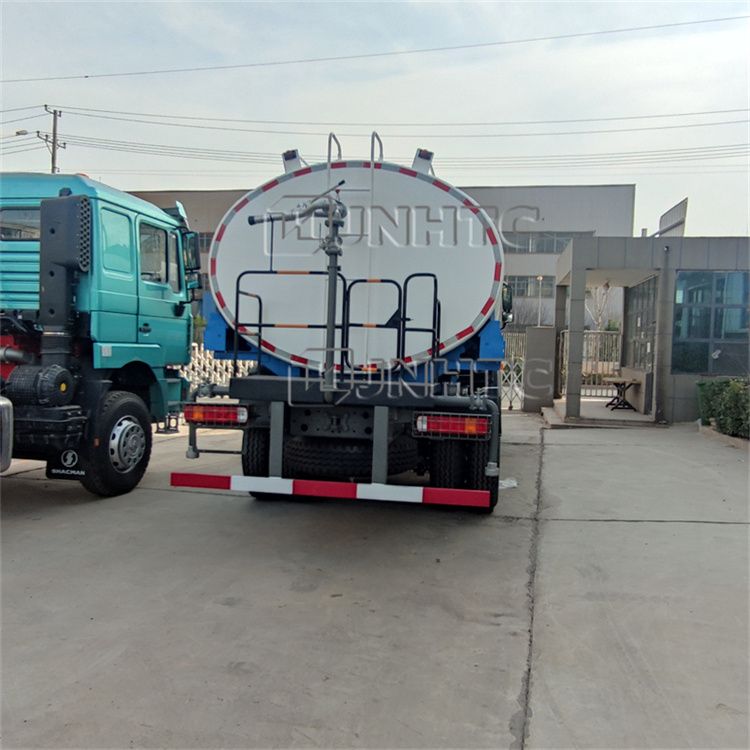 Sino HOWO 20000 Liters 25cbm 22m3 Sprinkler Truck with Turret Spray Truck Tank Truck on Sale