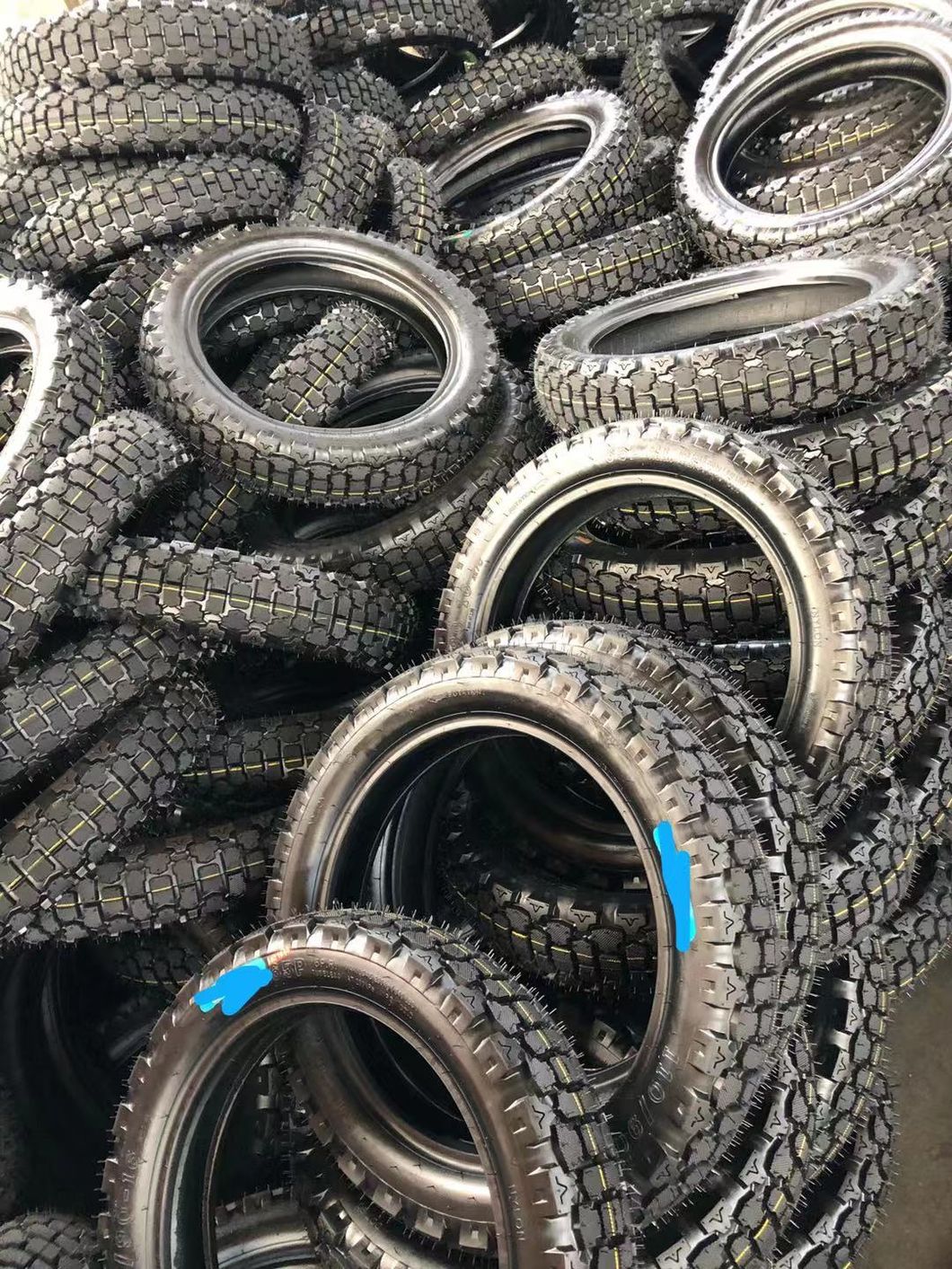 Nylon Tyre Mixed Duro Pattern Tubetype and Tubeless Motorcycle Tyre and Tube 110/90-16