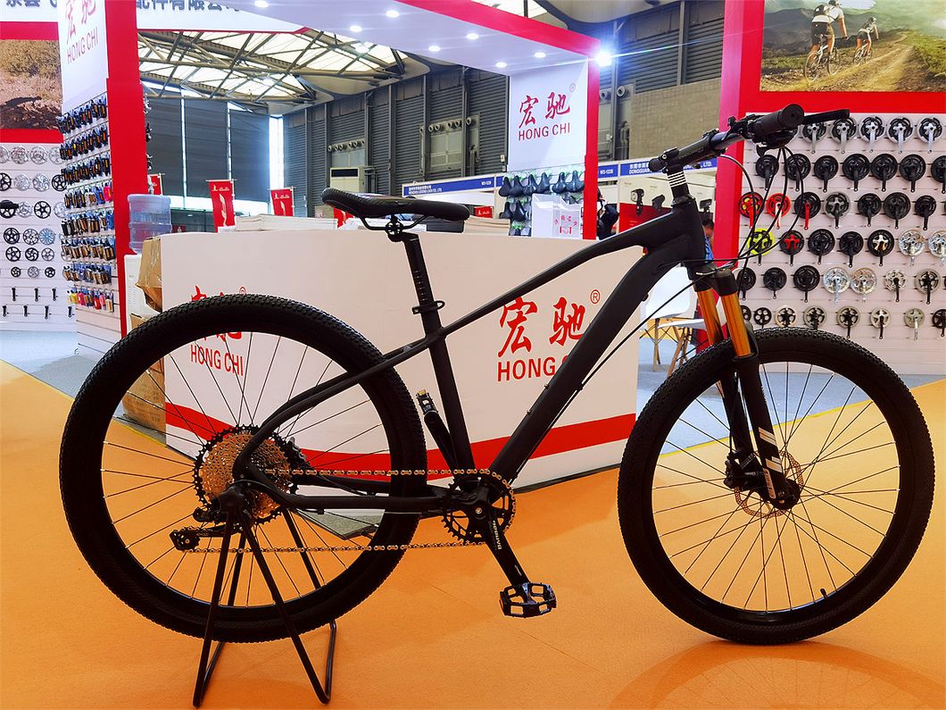 Professional MTB Bike/MTB Bicycle for Dirt Road with Front Light and Rear Carrier/City Bike (HC-TSL-MTB-07559)