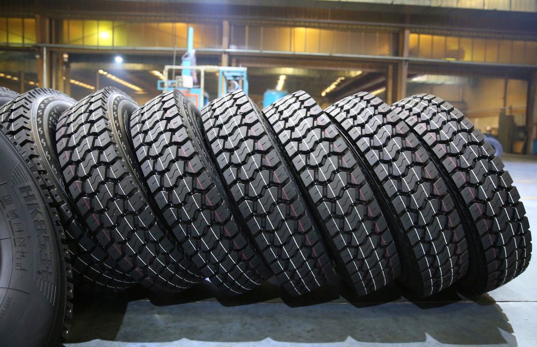 China Radial Truck and Bus Tyres 11r22.5 12.00r20 315/80r22.5 295/80r22.5 Superhawk Hawkway Brand