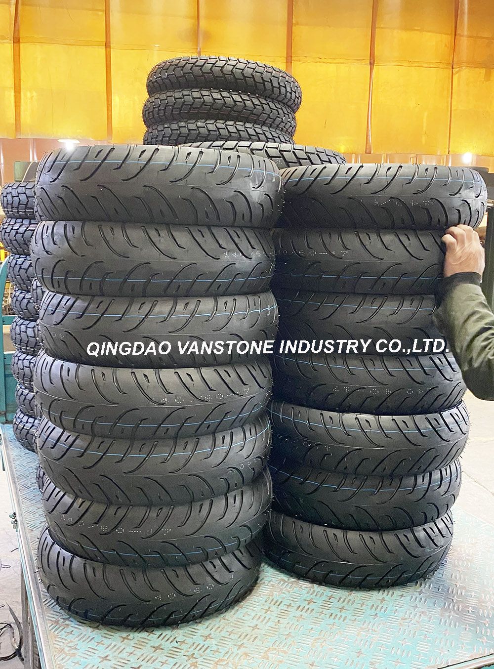 China Rubber Tyre Factory Wholesale Cheap Motorcycle Tire 140/60-17