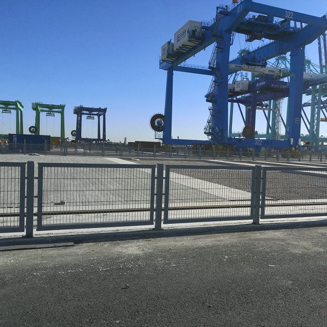RSs-cb036 Protective isolation steel mesh port security barrier