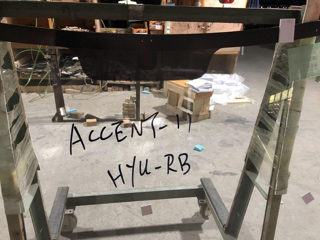 Auto Glass Rear Windshield for Hyundai H1/H200/Starex MPV 97-