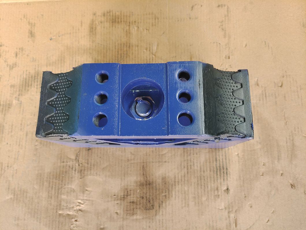 Sinotruck HOWO Truck Parts Wedge Support Assembly Wg9100590031engine Part Rear Support Bracket