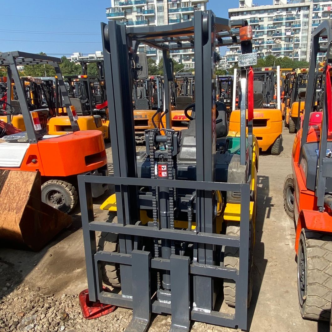 Used Komatsuu 2.5ton 16 Generation Forklift Truck Raise 4.5m Two Door Frame
