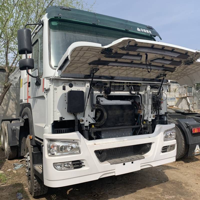 Excellent Condition HOWO 10 Wheels Towing Tractor/Trailer Head/Tractor Truck of China