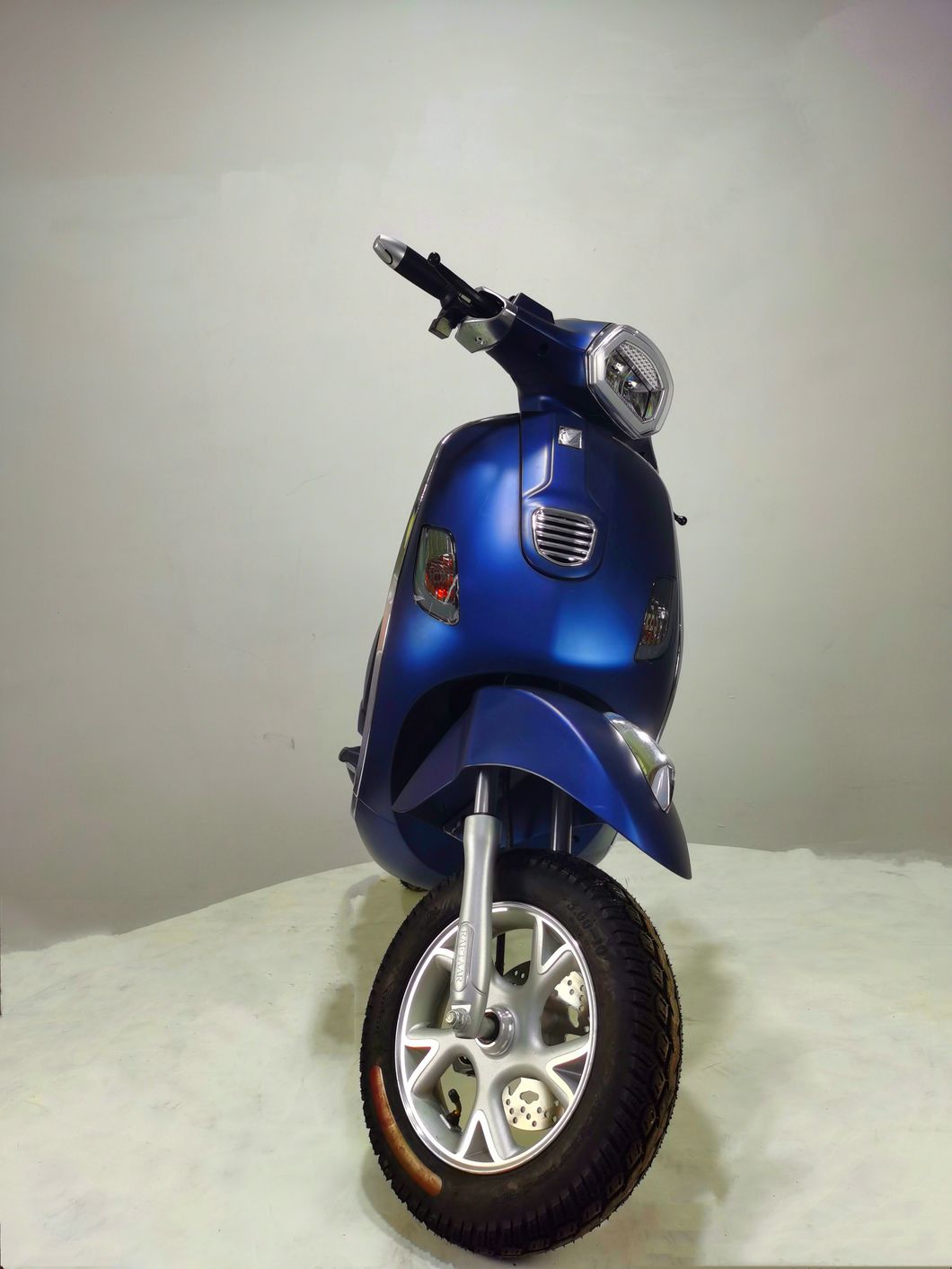 Electric Tricycle Mobility Scooter CE Approved Electric Tricycle Electric Motor Scooter Electric Scooter with Reverse Gear Electric Scooter 60V/1000W Gear