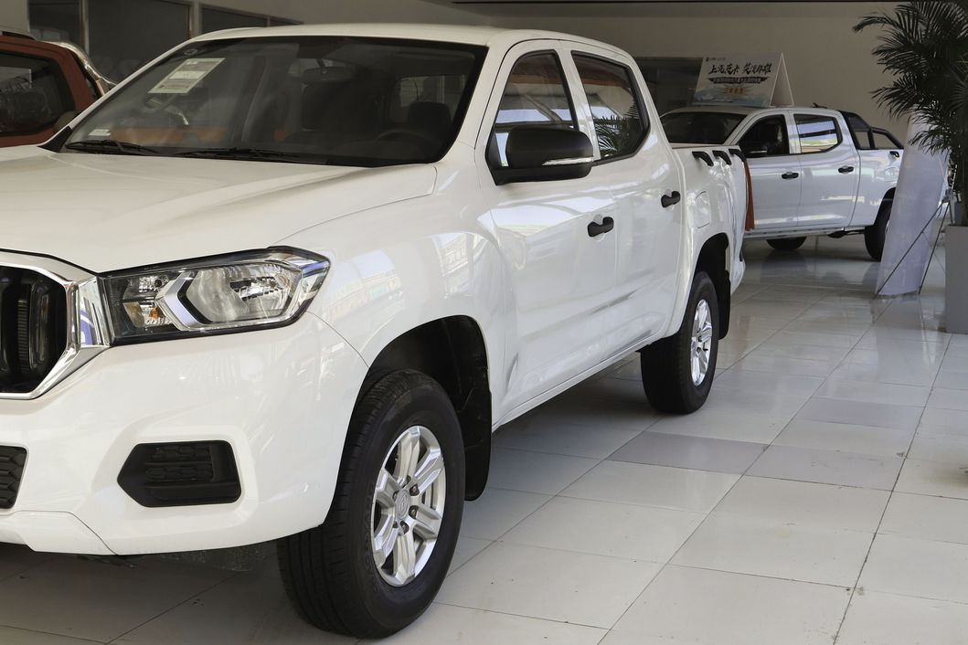Ym034 Second Hand Car Maxus T60 2020 2.0t Diesel Manual 2WD High Chassis Pioneer Standard Car VI