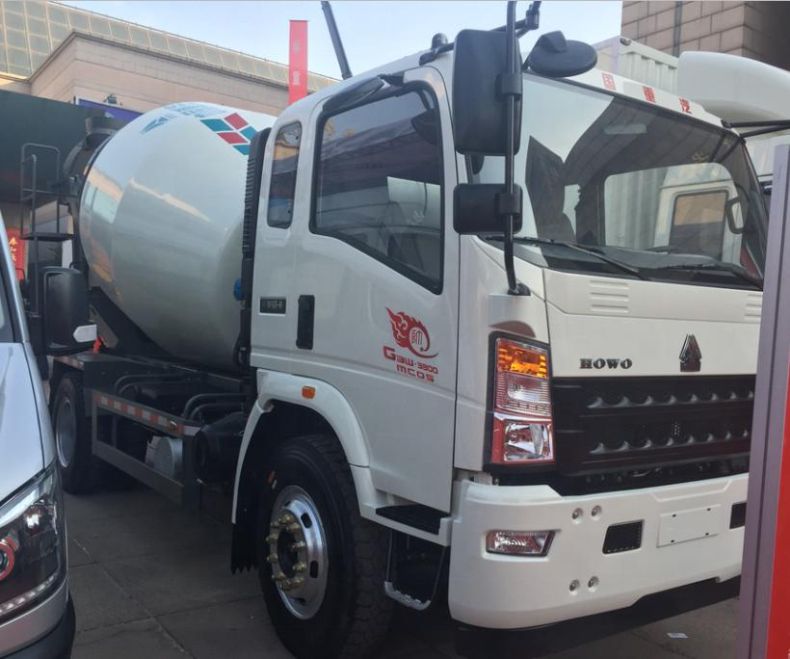 Factory HOWO 4X2 4m3 6m3 Mobile Concrete Mixer Light Truck