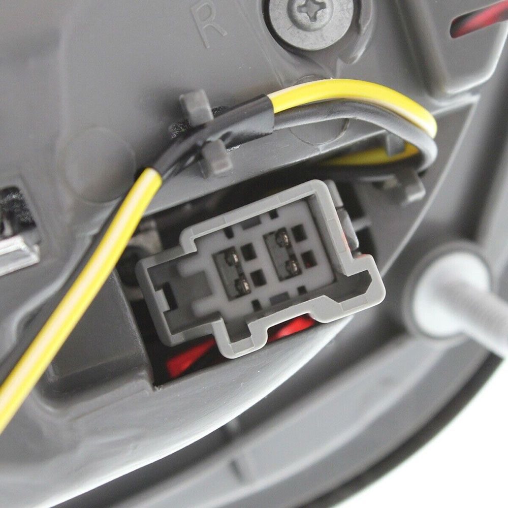 Auto Spare Part Car Halogen Tail Lamp Automobile Tail Light Rear Light for Jeep Cherokee 2015-2018 Inside Car Accessorie Body Kit Back Position