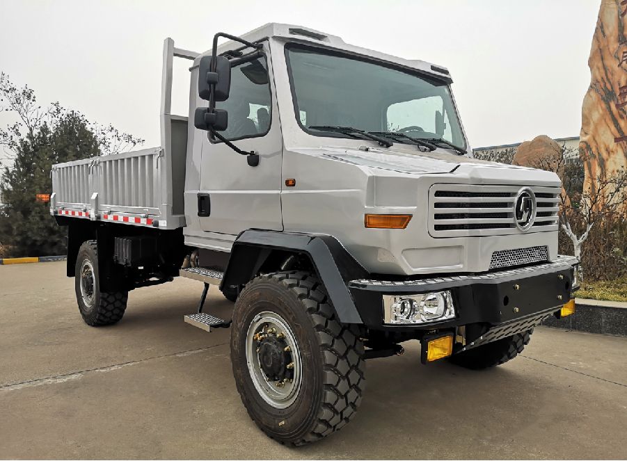 Shacman 2199 Unimog 4X4 Mt/at All Terrain off-Road Vehicle The Ambulance Can Be Modified, Rescue Vehicle RV Truck