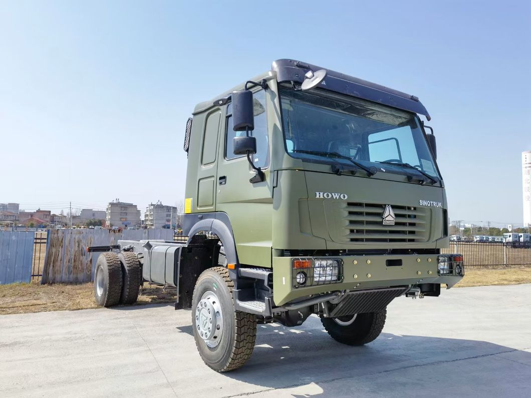 Sinotruck 4X4 off-Road Drive Type HOWO 10m3 Refueling Tanker Workshop Maintenance Truck