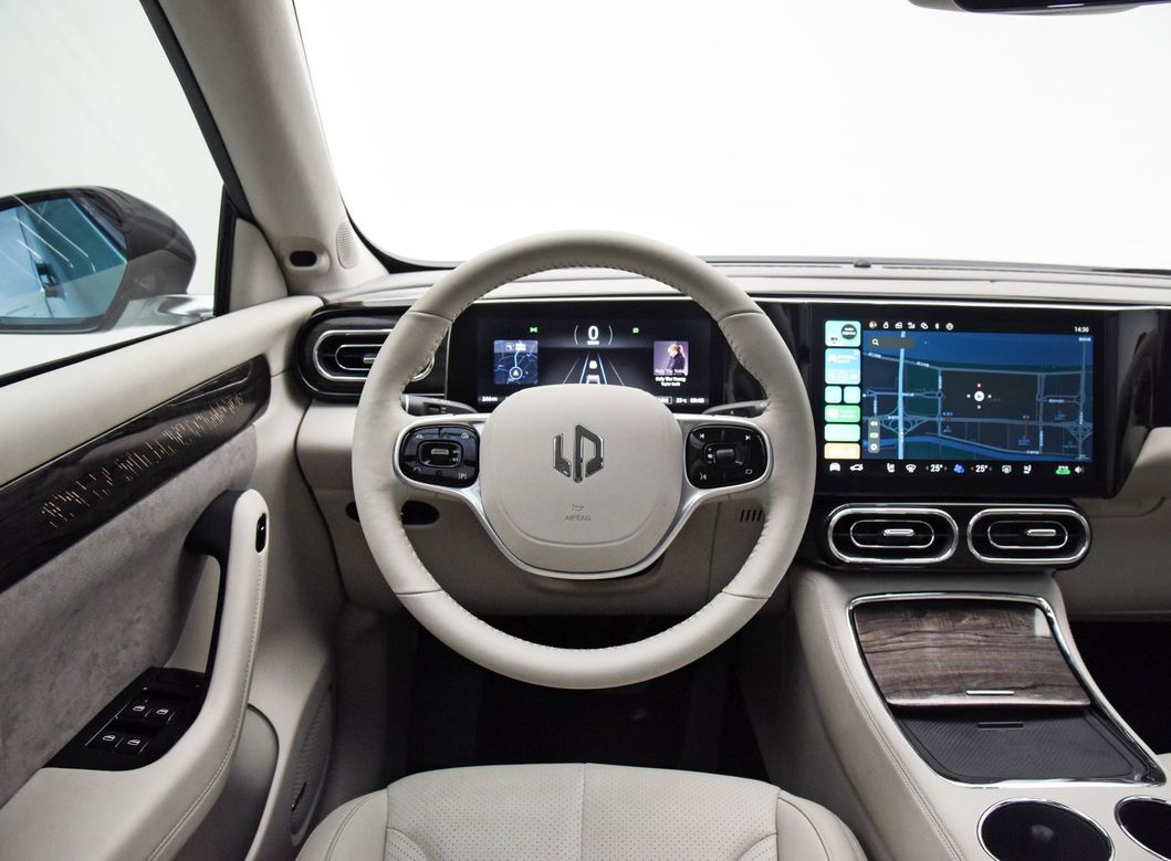 The Latest and High Quality Electric SUV Leapmotor C11 Performance Awd 554HP