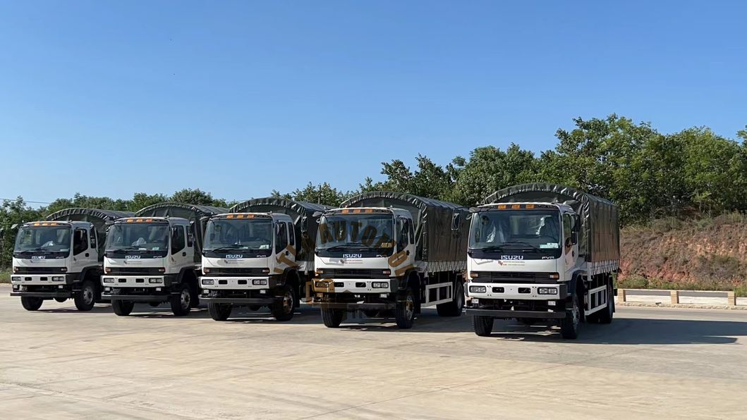 Isuzu Fsr 4X4 off Road Solider Transport Truck on Dersert or Bad Road Condition