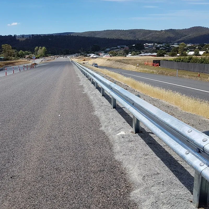 New Zealand Hot DIP Galvanized Zinc Coating W-Beam Highway Guardrail