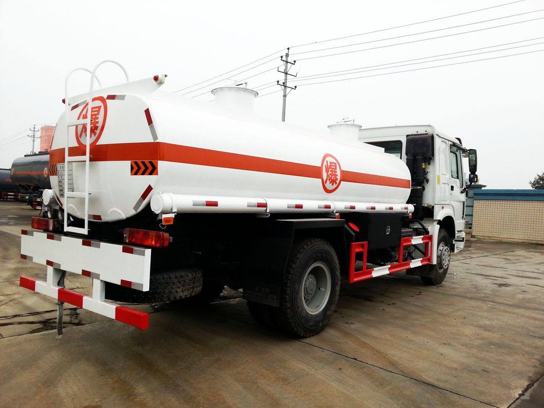 HOWO Diesel Fuel Bowser Truck 5000-10000 Liter (4X4 Wheels All wheels Off Rough Road Transport Gasoline, Diesel Oil, Lubricating Oil and Coal Tar Oil Tanker)