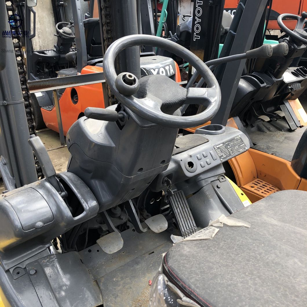 Used Komatsuu 3ton Forklift Truck Raise 3m Auto Two Door Frame