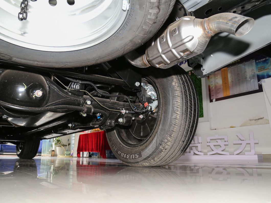 Changan Lantuo 2.0t Automatic 4WD Gasoline Flagship Pickup (standard box)