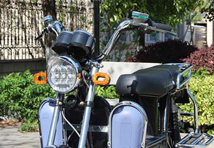 2021 New Design Long Range Adult Electric Motorcycle, Racing Bike (EM-043)