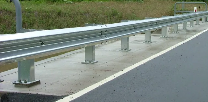 Hot-DIP Galvanized Guardrail W-Beam Crash Barrier for Road Construction Road Care