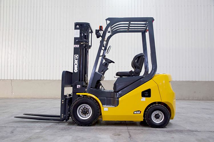 XCMG 1.8t Mini Diesel Forklift with 3-Stage 4.5m Mast for Sale