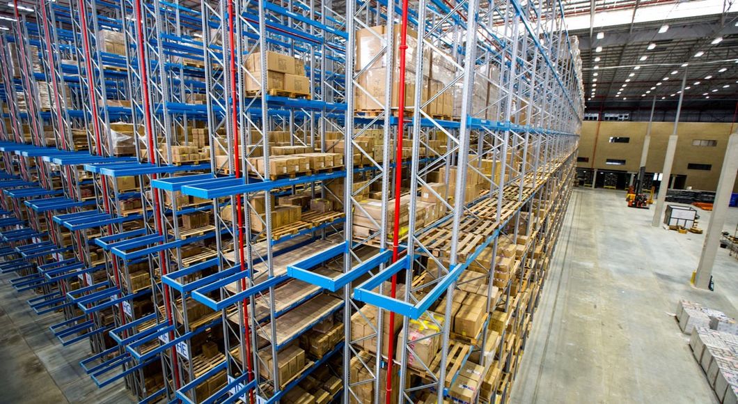 Very Narrow Aisles Pallet Racking System for Denser Storage Solutions