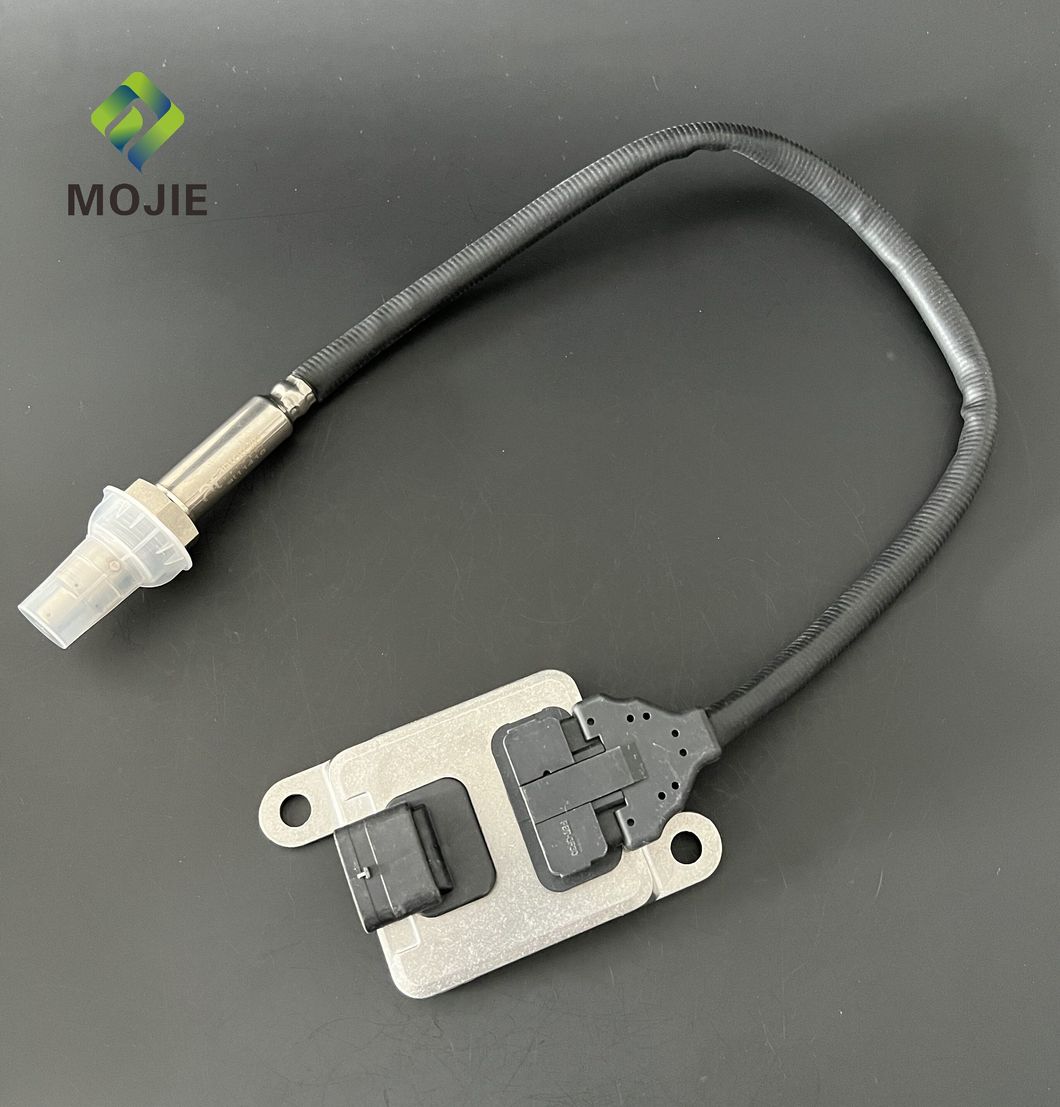 OE Member 5wk96649 5wk96681d A0075420018 Diesel Sensor Original Nitrogen Oxide Sensor for Mercedes-Benz