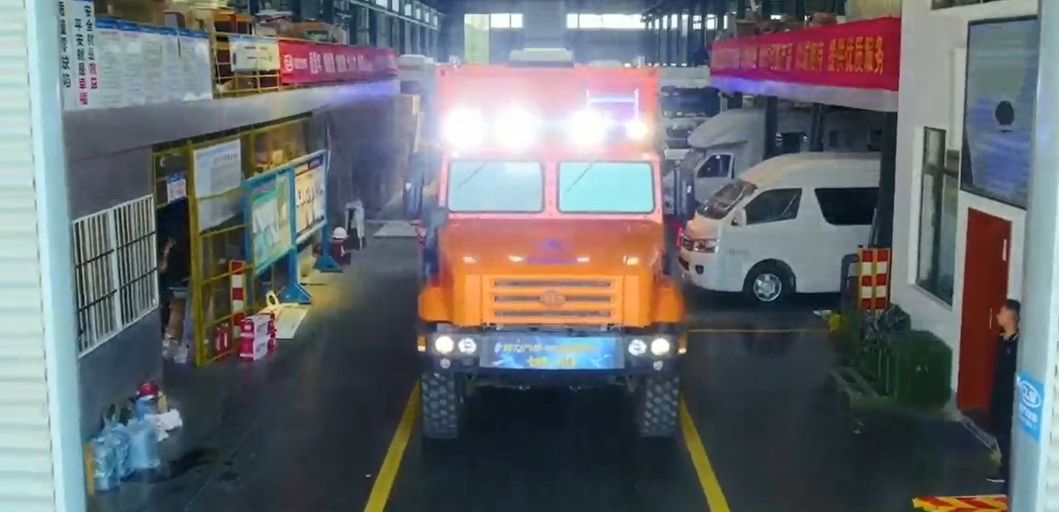 Chinese Brands 6X6 Monitoring Vehicle Medical Ambulance Emergency Medical Rescue Team