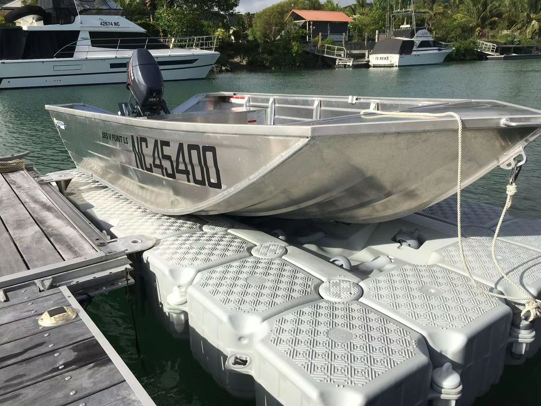 Boat Lifts and Floating Docking Systems with Plastic Pontoon Cubes