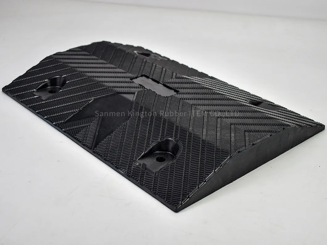 500*350*50mm Heavy Duty Economic Hump Rubber Street Traffic Road Speed Breaker Bump
