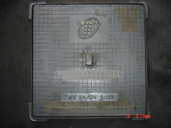 En124, C250 Square Ductile Iron Casting Manhole Cover with Frame