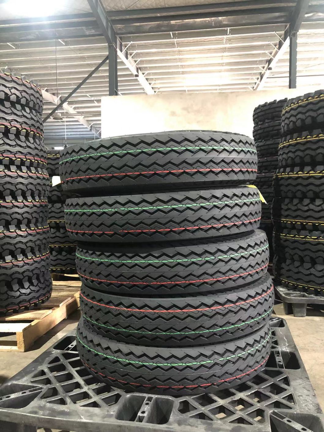 Heavy & Light Truck Tyre, Bus Tire, Sand Tyre Tire Bias Nylon Structure 700-16 750-16 900-20 1000-20 1100-20 12.00-20