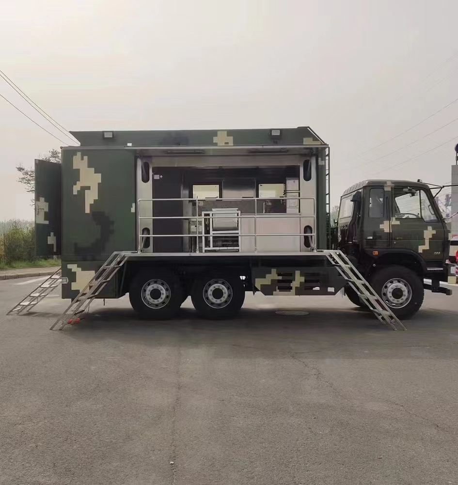 Dongfeng 6X6 off Road Mobile Kitchen Fast Food Cooking Truck