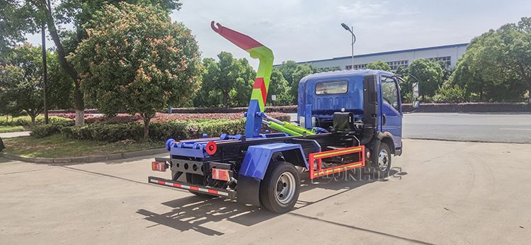 Sinotruk Swz 4X2 Garbage Compactor Truck / Rear Load Garbage Truck Model Qdz5120zyszj