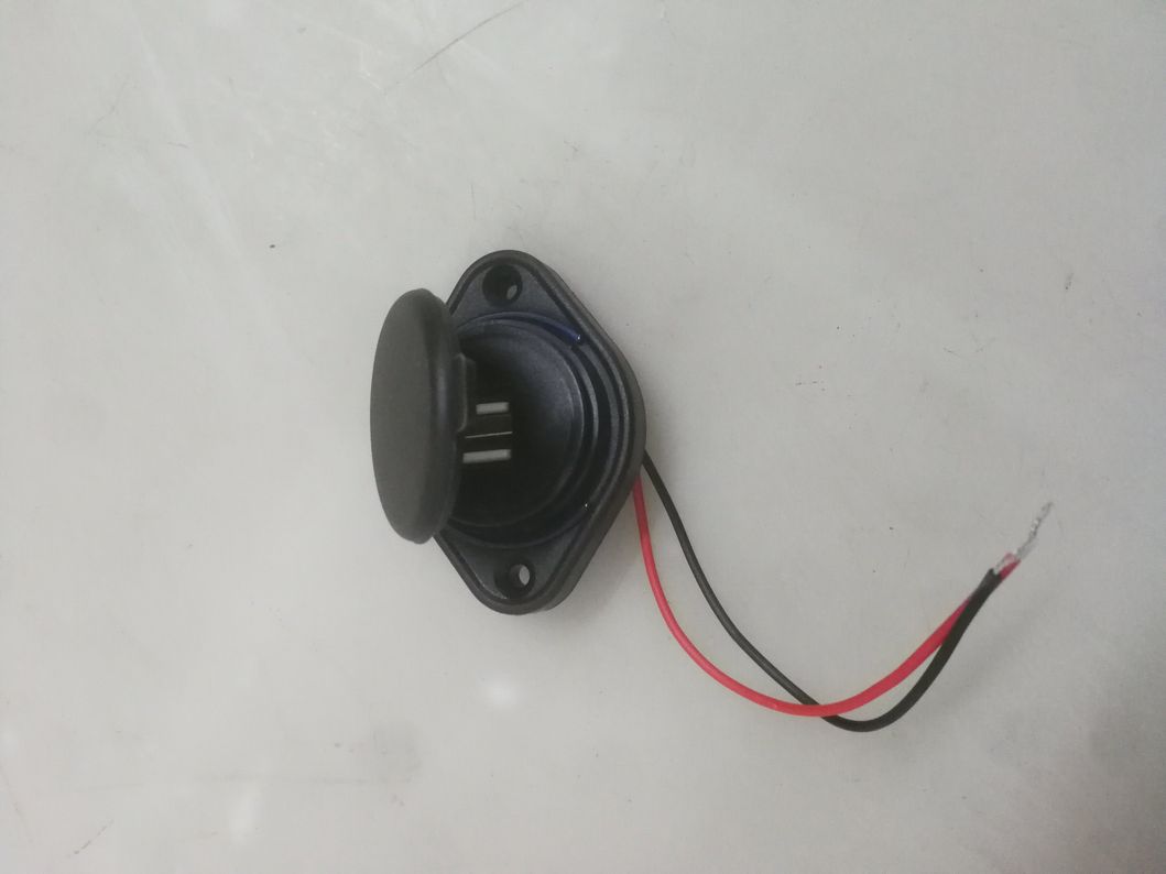 Vehicle Universal USB Charger High Quality with CE Hc-B-65016