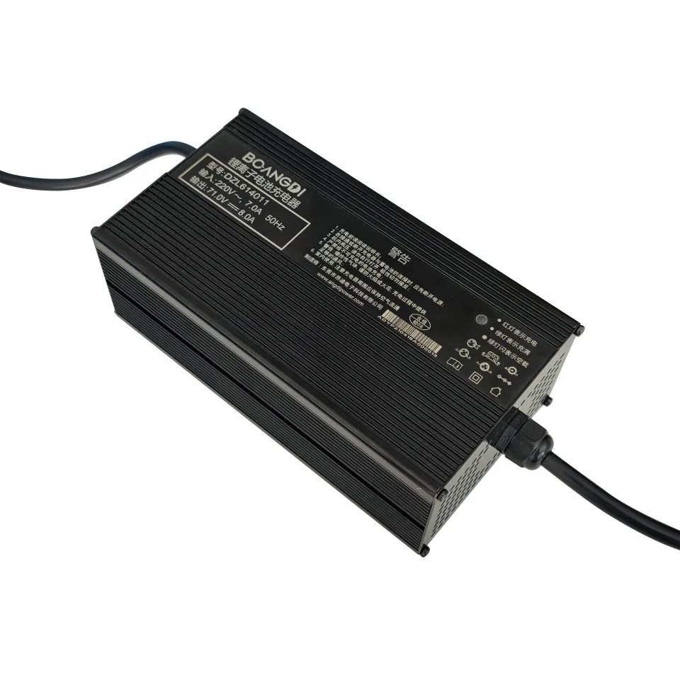 DC Output 70V8a Smart Charger 560W for 60V LiFePO4 Battery