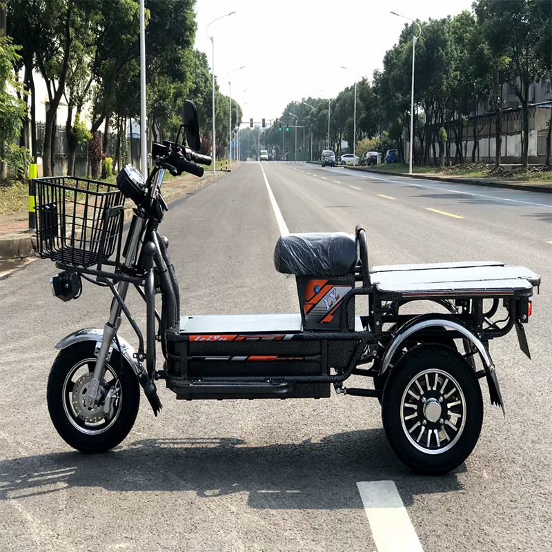 Long Distance and High Speed Factory Direct Sale High Quality 2000W /Electric Scooter/Electric Motorcycle