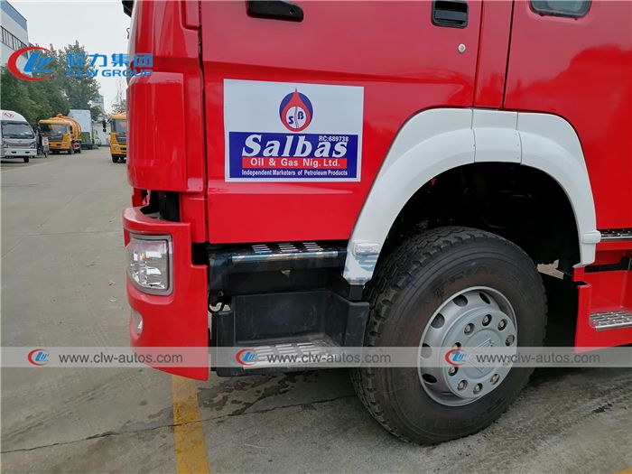 HOWO Emergency Rescue 10tons Water Dry Powder Foam Combination Fire Fighting Truck